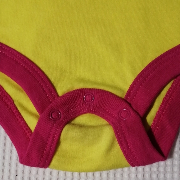 🔥SALE🔥 Hello Kitty Girl's Onesie NWT Sizes 0-3M, 3-6M, 6-12M, 12-18M, 18-24M - Picture 3 of 6